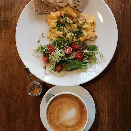 Chill & Explore By Cooee Varsavia